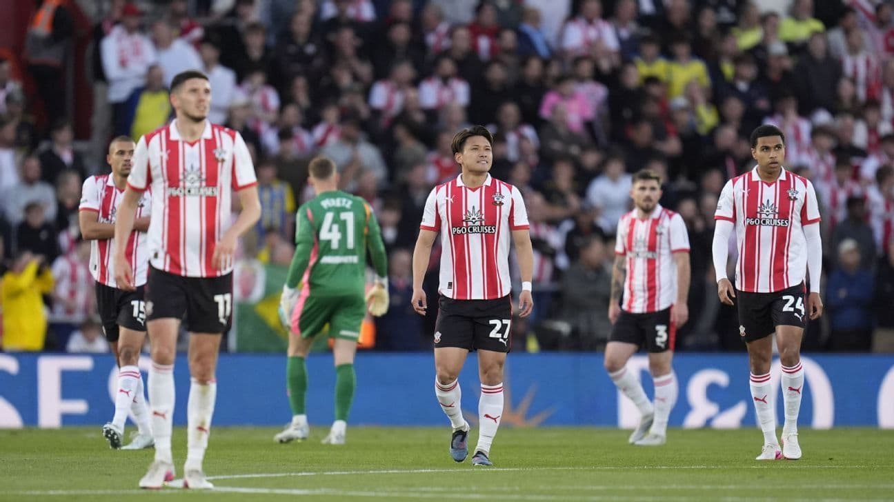 Jugadores de Southampton en el campo durante partido