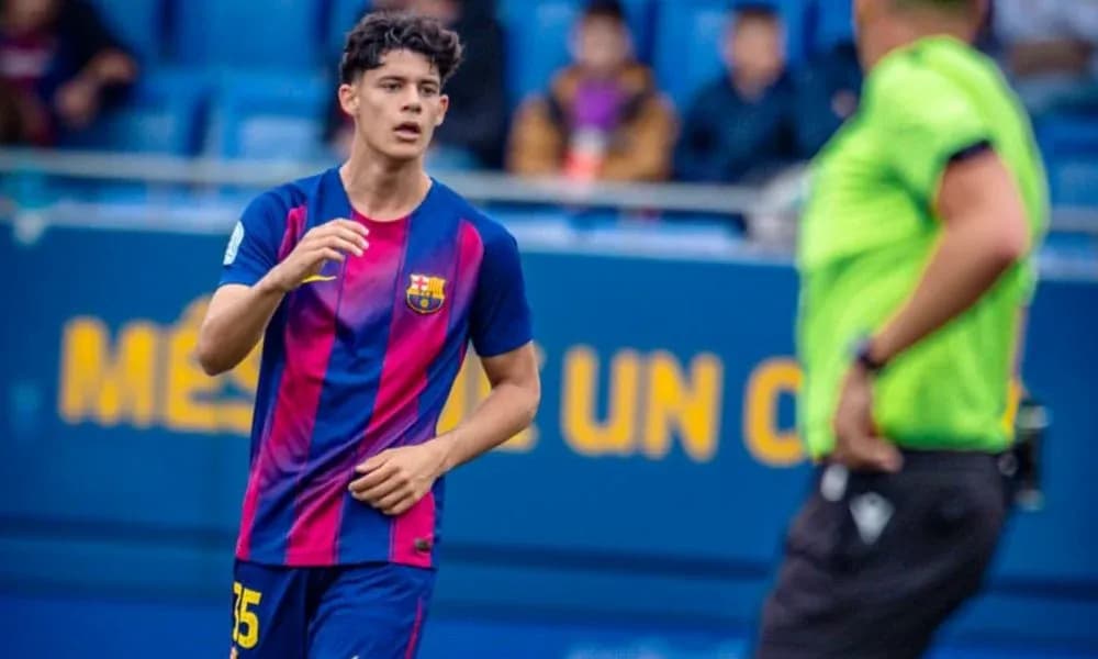 Jugador del Barcelona en acción durante el partido