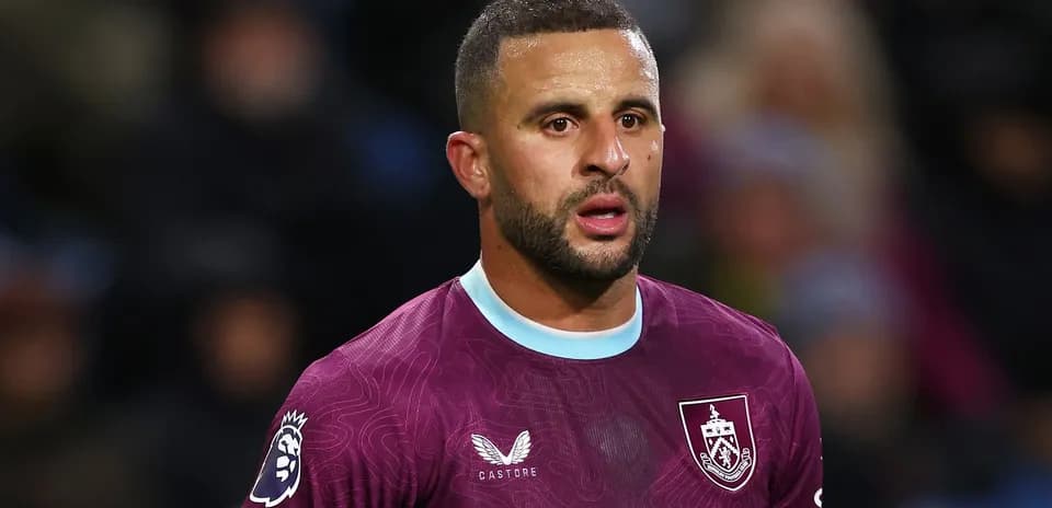 Jugador de Burnley en acción durante el partido
