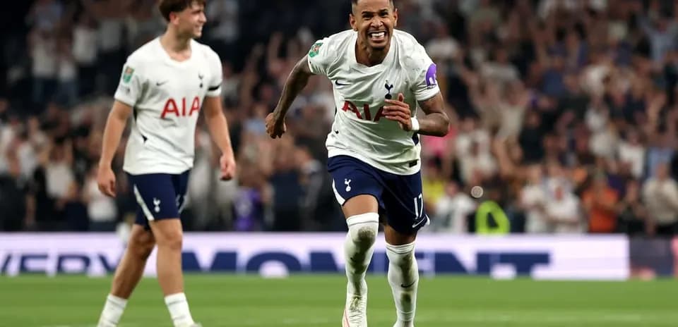 Jugador de Tottenham celebrando un gol en el estadio