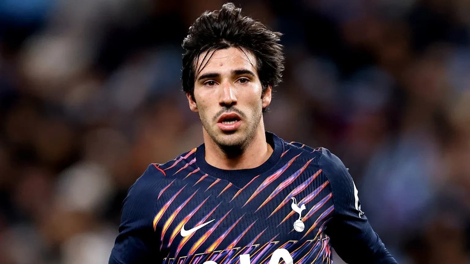 Jugador de Tottenham en acción durante el partido