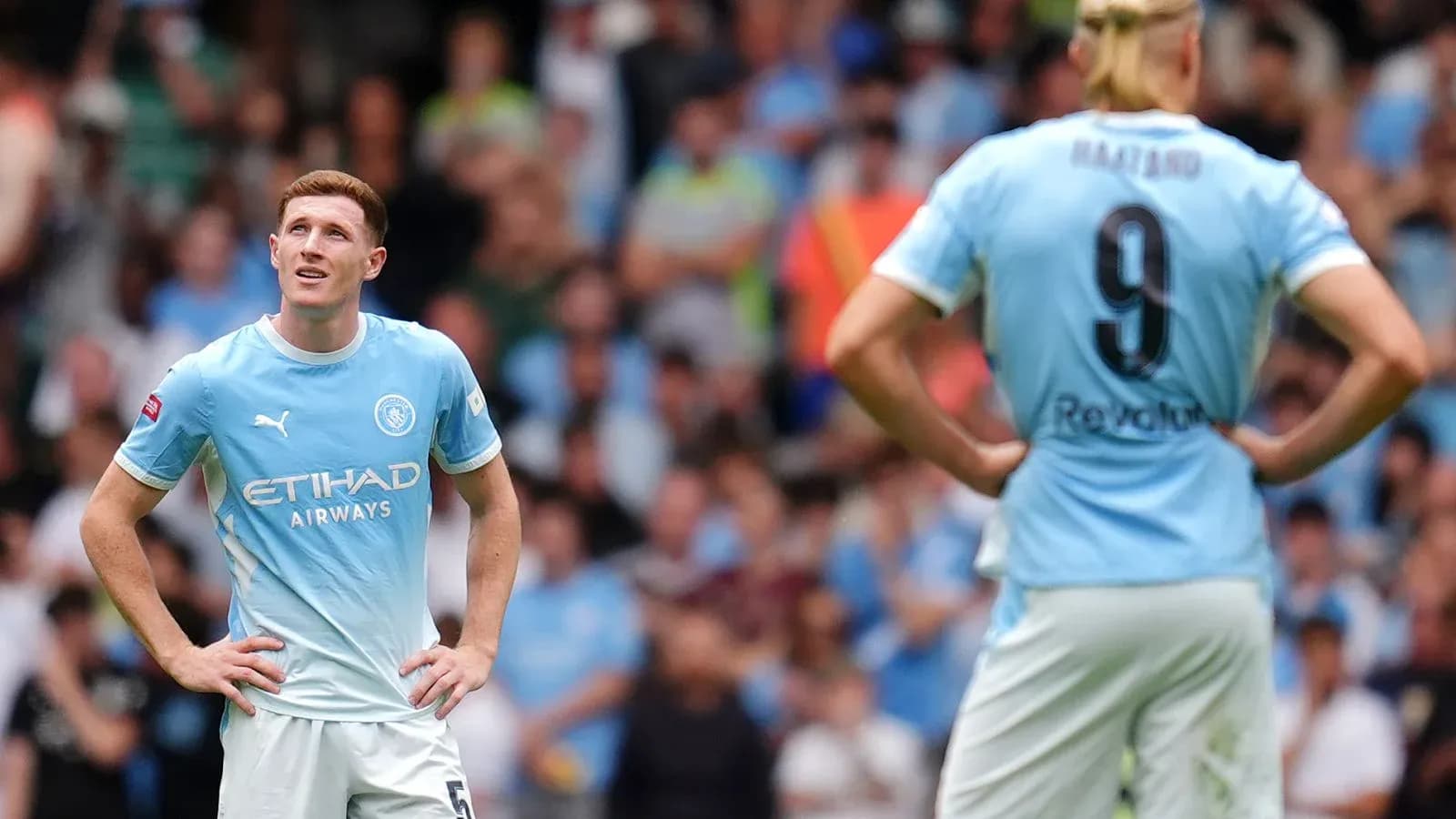 Jugadores de Manchester City en el campo durante partido