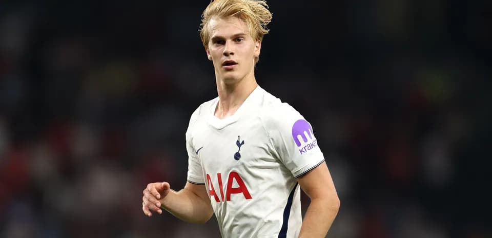 Jugador de Tottenham en acción durante el partido