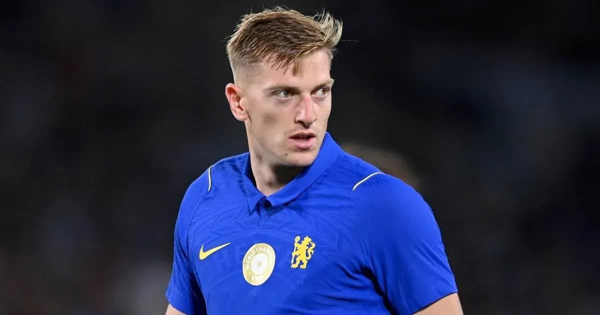 Jugador de fútbol con camiseta azul de Chelsea