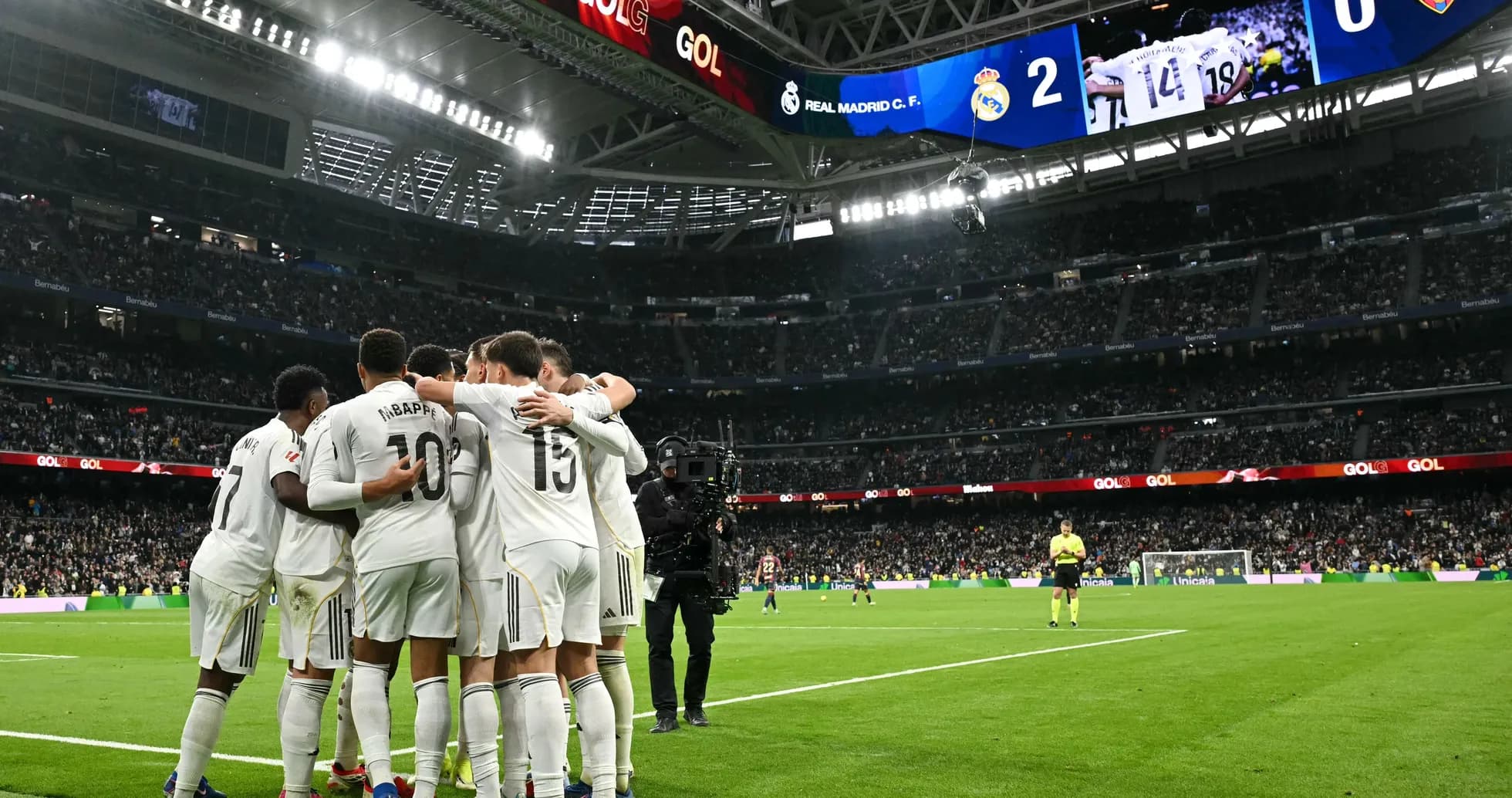 Jugadores de Real Madrid celebrando un gol en el Bernabéu