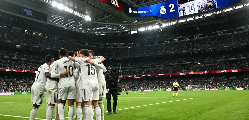 Jugadores de Real Madrid celebrando un gol en el Bernabéu