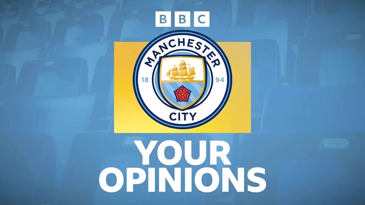 Logo de Manchester City con texto de opiniones
