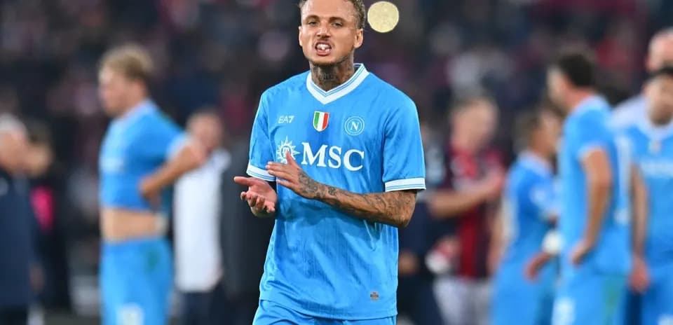 Jugador de Napoli gesticulando durante el partido