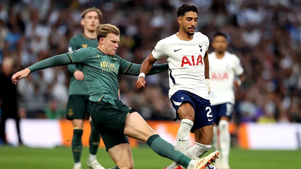 Jugador de Tottenham evita entrada de rival en partido