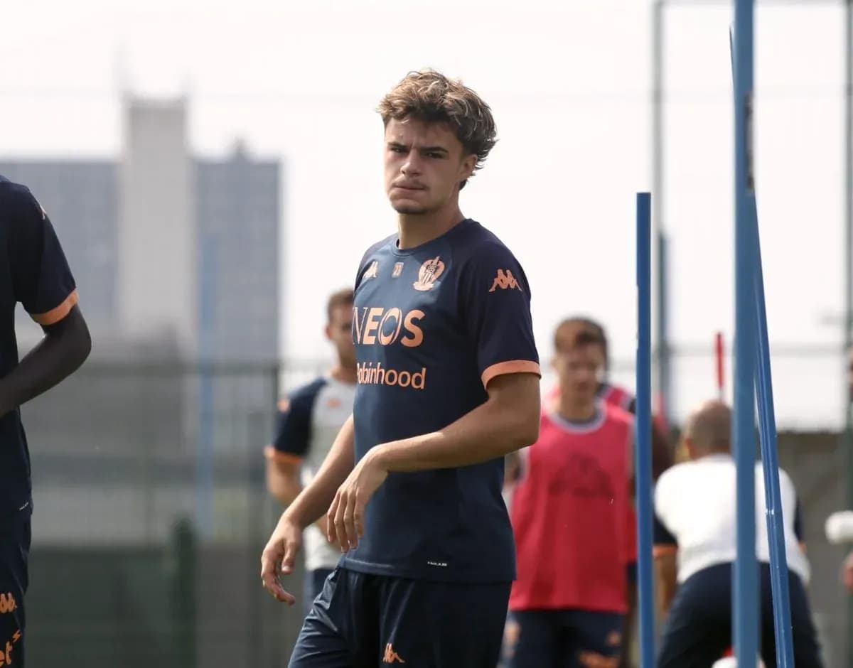 Jugador caminando durante la sesión de entrenamiento
