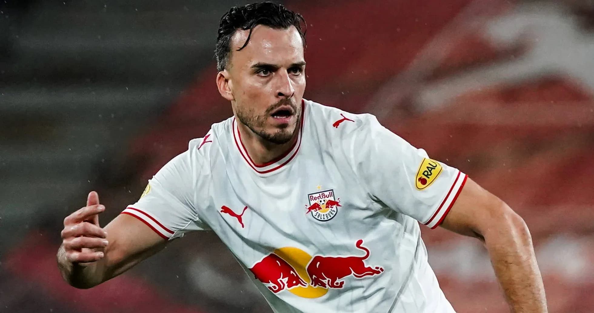 Jugador de Red Bull Salzburg en acción