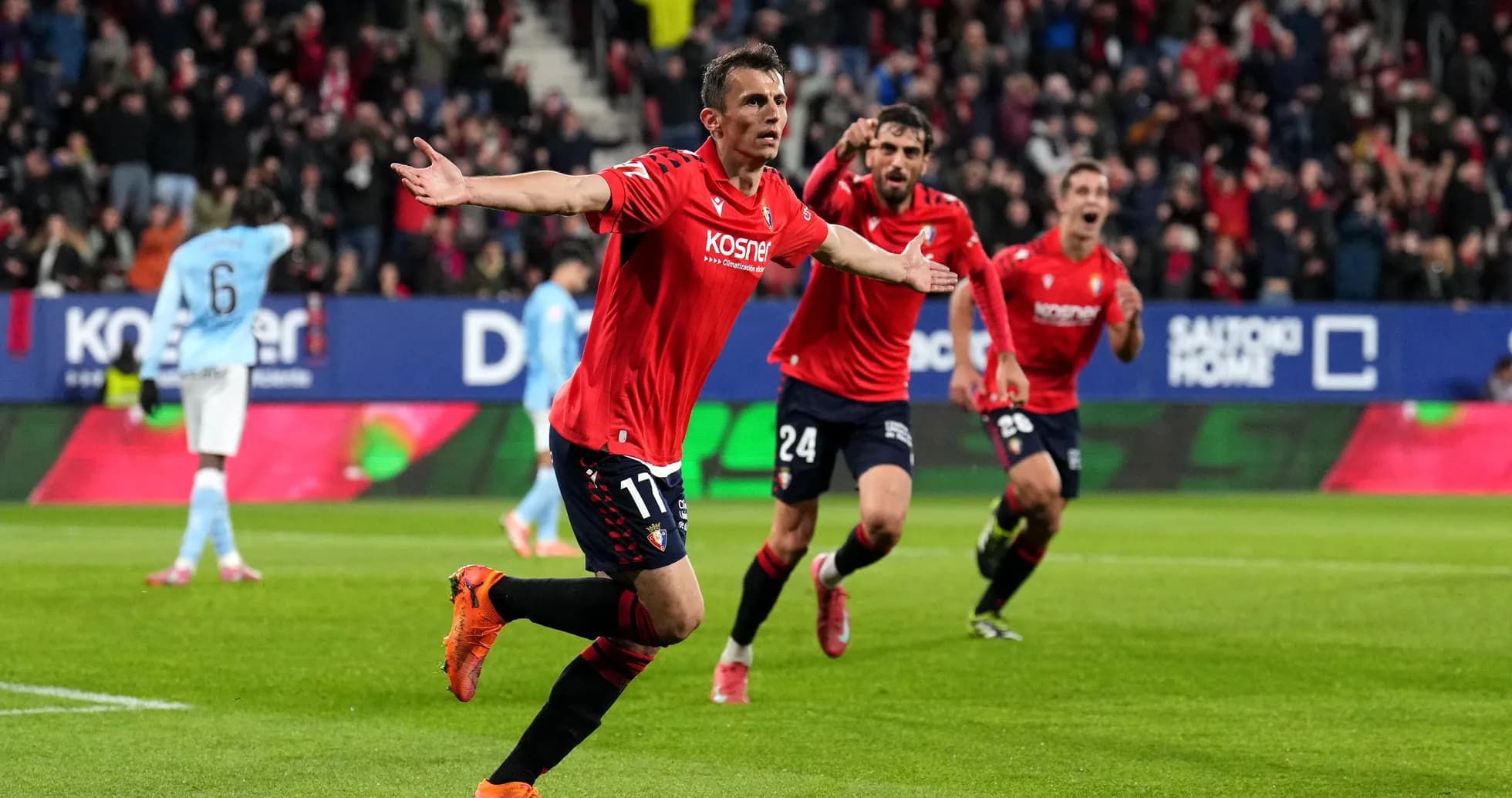 Jugador de Osasuna celebrando un gol