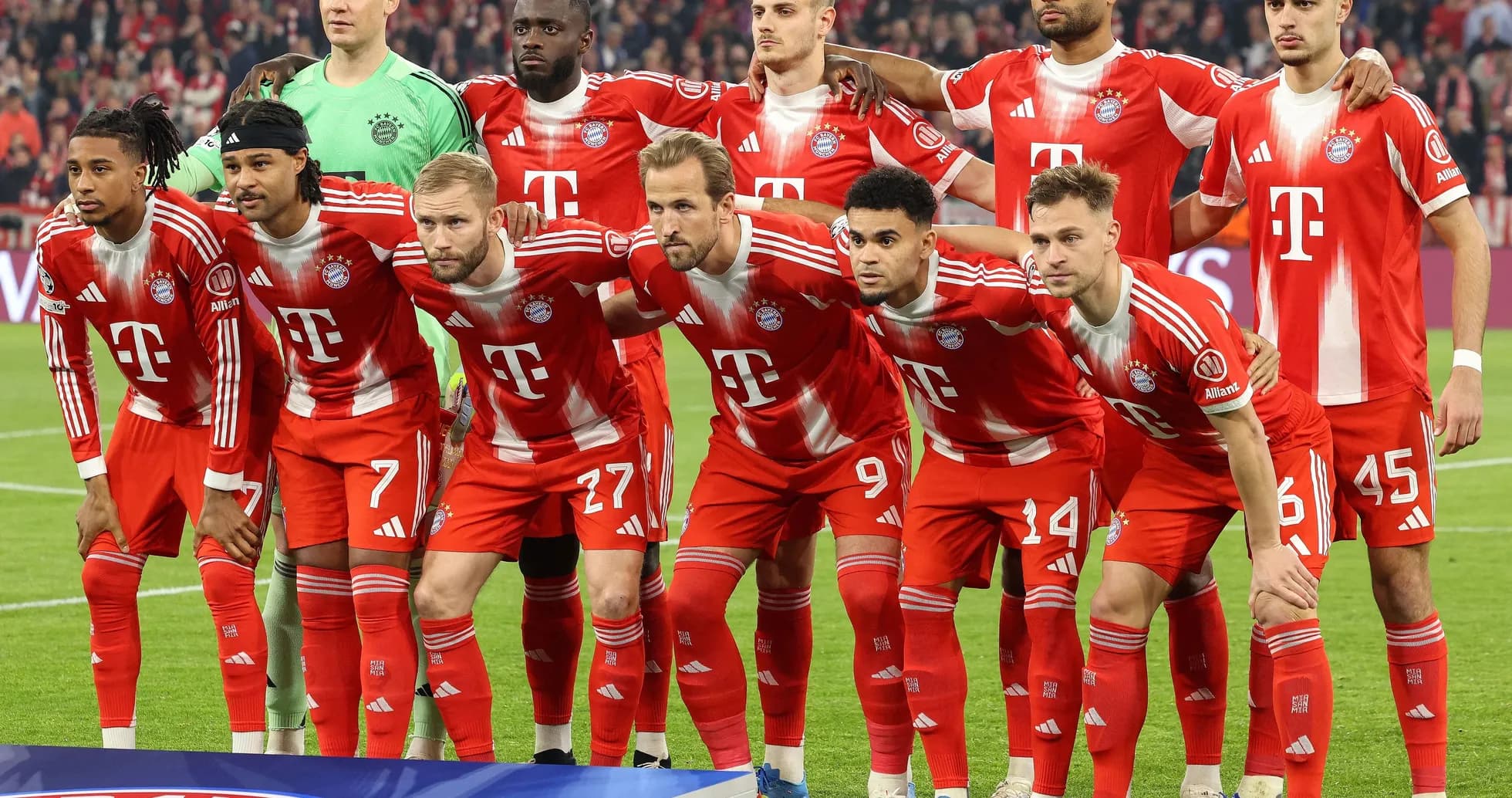 Equipo de Bayern Múnich posando antes del partido
