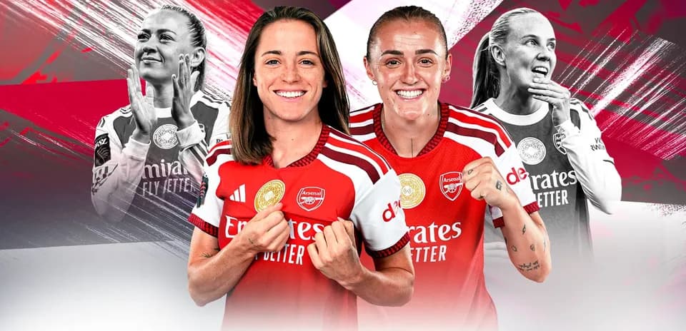 Jugadoras de Arsenal posando en camiseta del equipo
