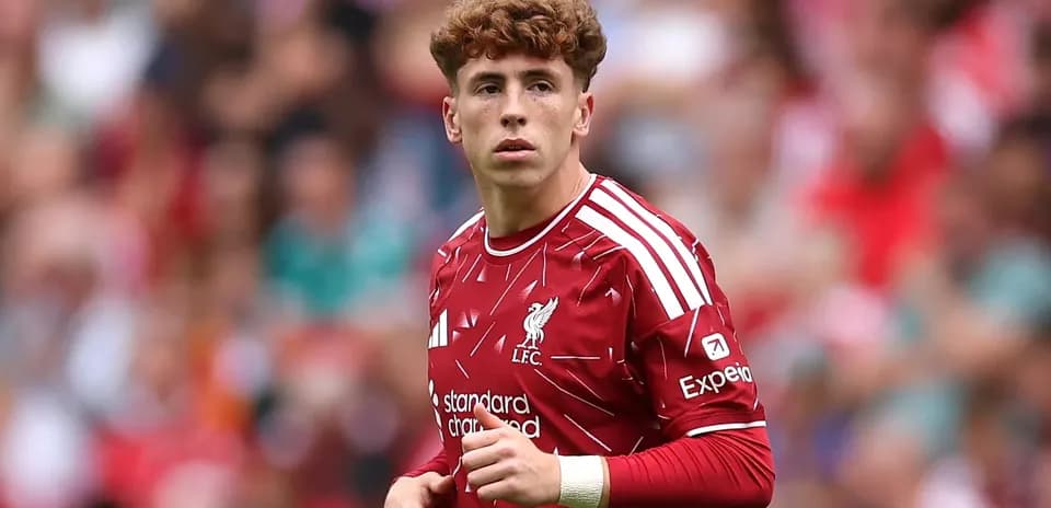 Jugador de Liverpool en el campo durante el partido