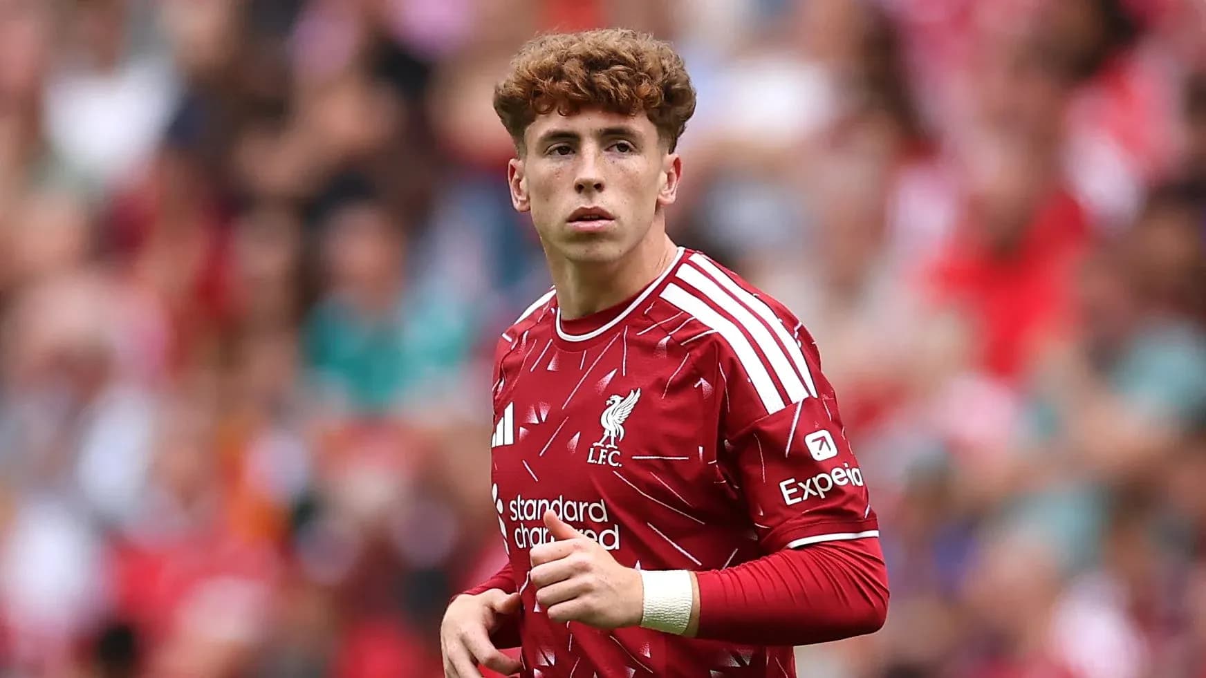 Jugador de Liverpool en el campo durante el partido
