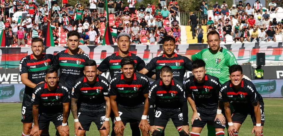 Equipo de Palestino posando para la foto