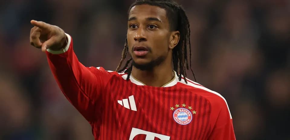 Jugador de Bayern München señalando durante el partido