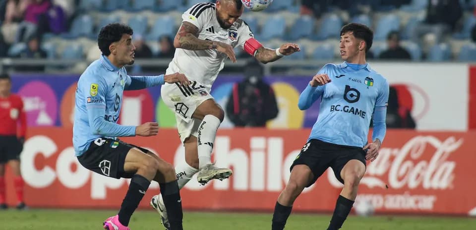 Jugador de Colo Colo en acción contra O'Higgins