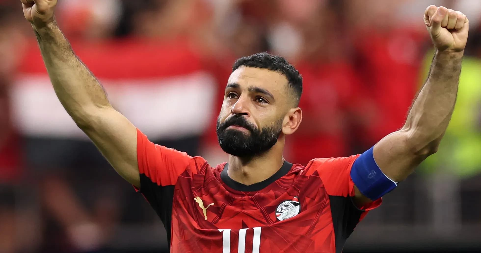 Jugador levantando el puño durante el partido