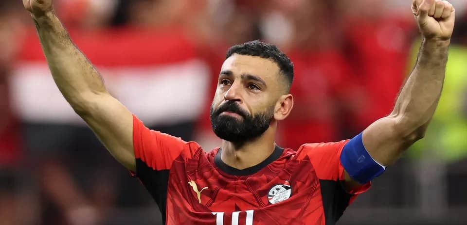 Jugador levantando el puño durante el partido