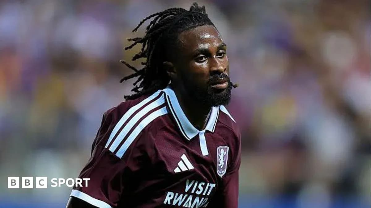 Jugador corriendo en uniforme de Aston Villa