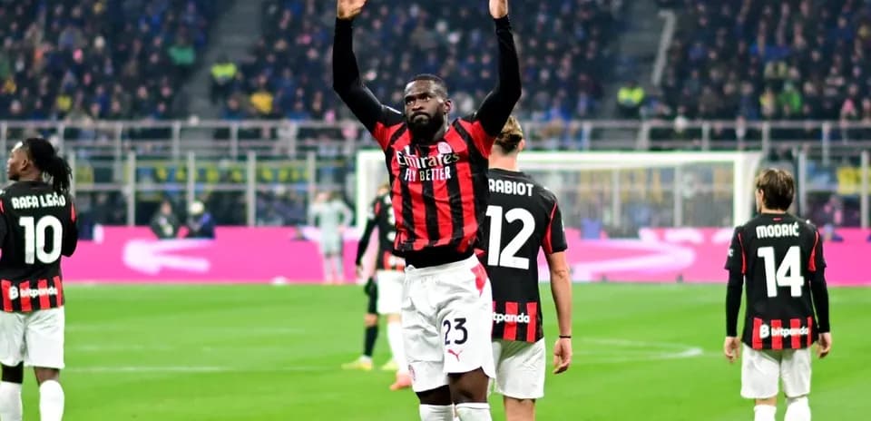Jugadores del AC Milan en el campo durante el partido