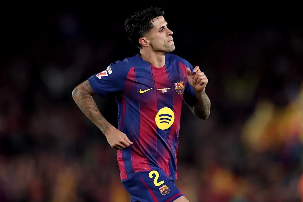 Jugador de FC Barcelona corriendo en el campo