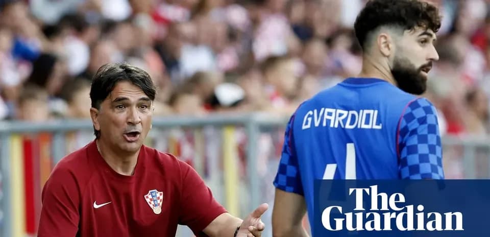 Entrenador de Croacia hablando con jugador Gvardiol