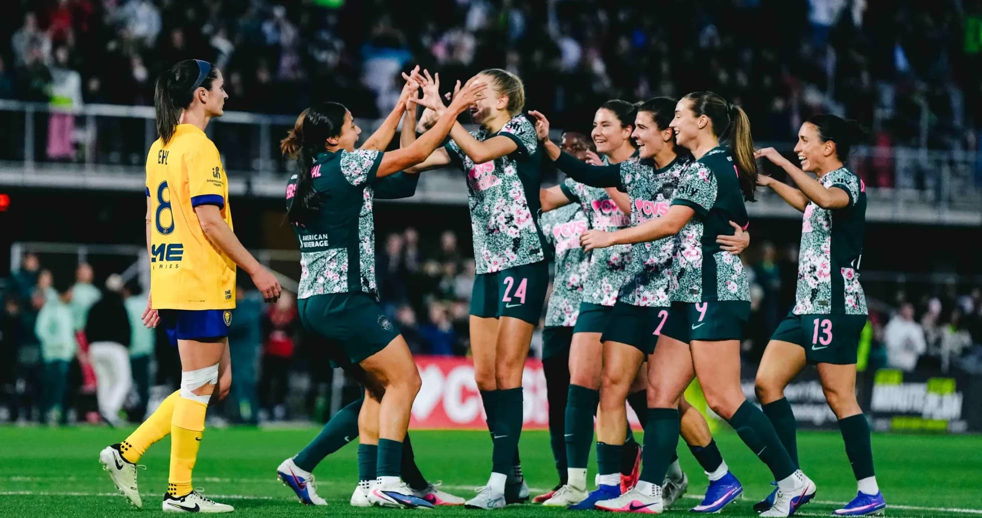 Jugadoras del Washington Spirit celebrando un gol