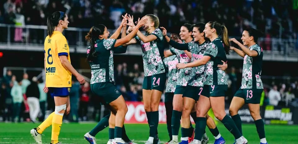 Jugadoras del Washington Spirit celebrando un gol