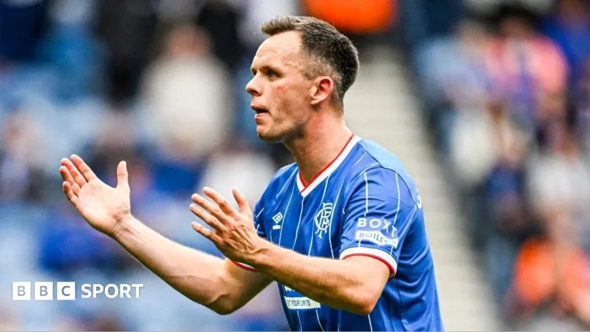 Jugador del Rangers gesticulando durante el partido