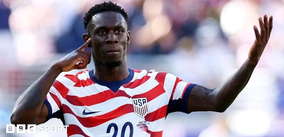 Jugador de Estados Unidos celebrando en el partido