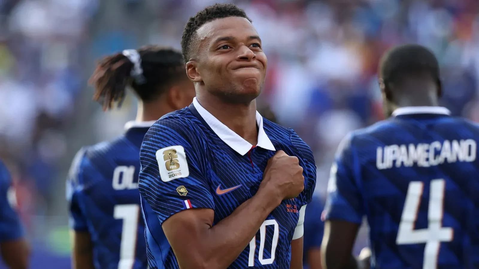 Kylian Mbappé celebrando con el equipo francés
