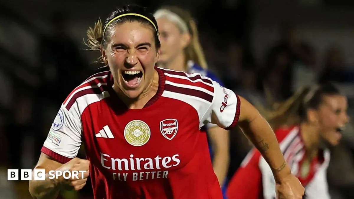 Jugadora de Arsenal celebrando un gol en partido