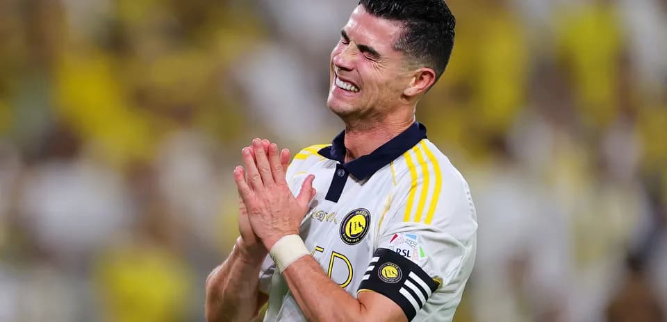 Jugador de Al Nassr celebrando en el campo