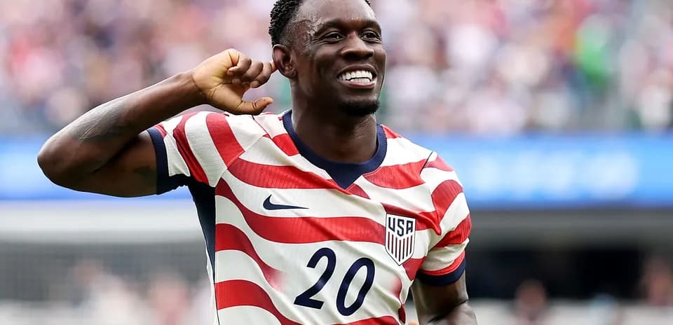 Jugador de Estados Unidos celebrando un gol