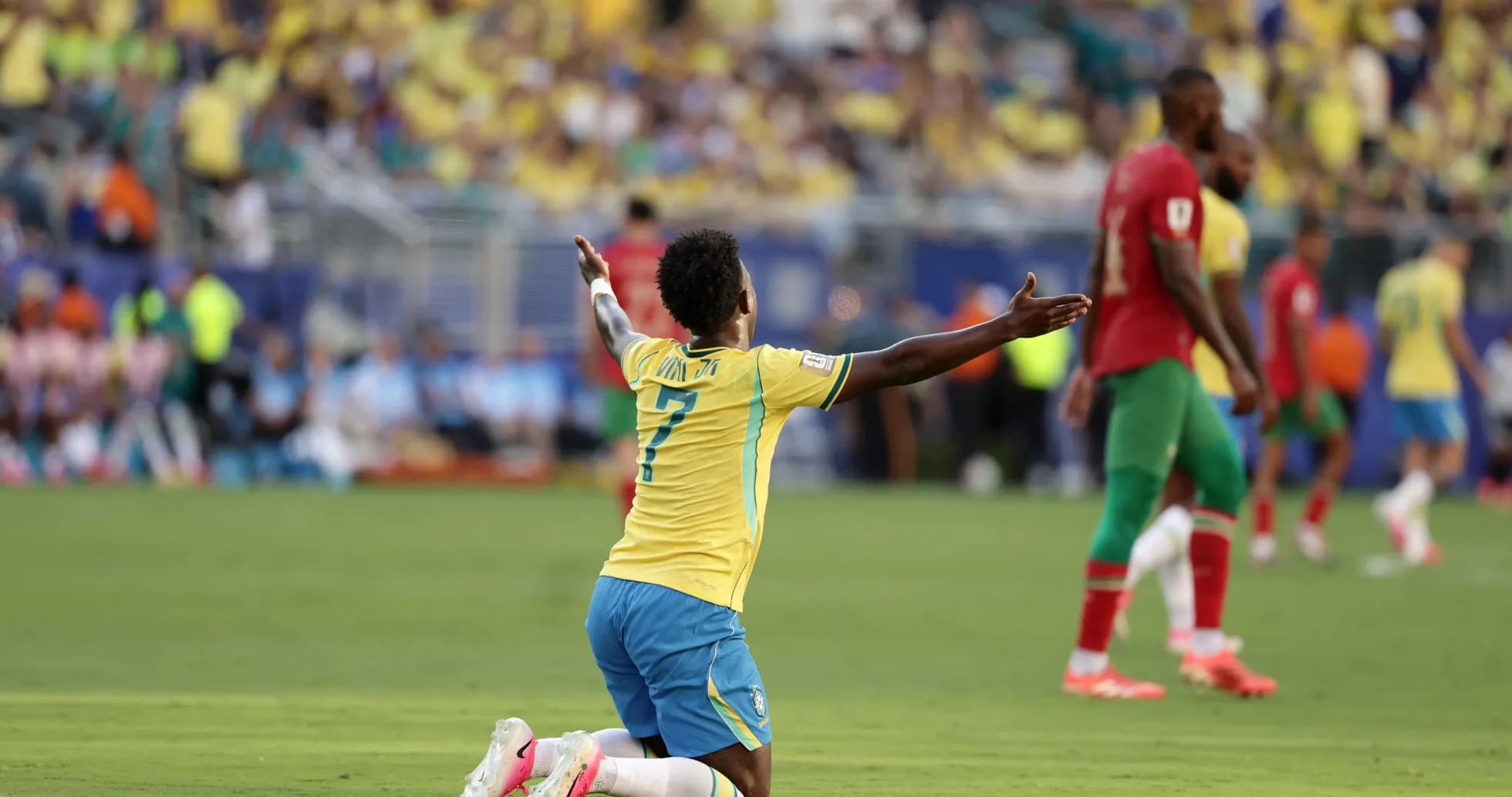 Jugador brasileño celebrando en el partido