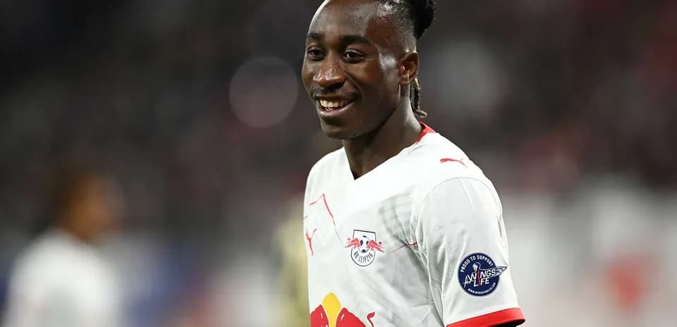 Jugador de RB Leipzig sonriendo durante el partido