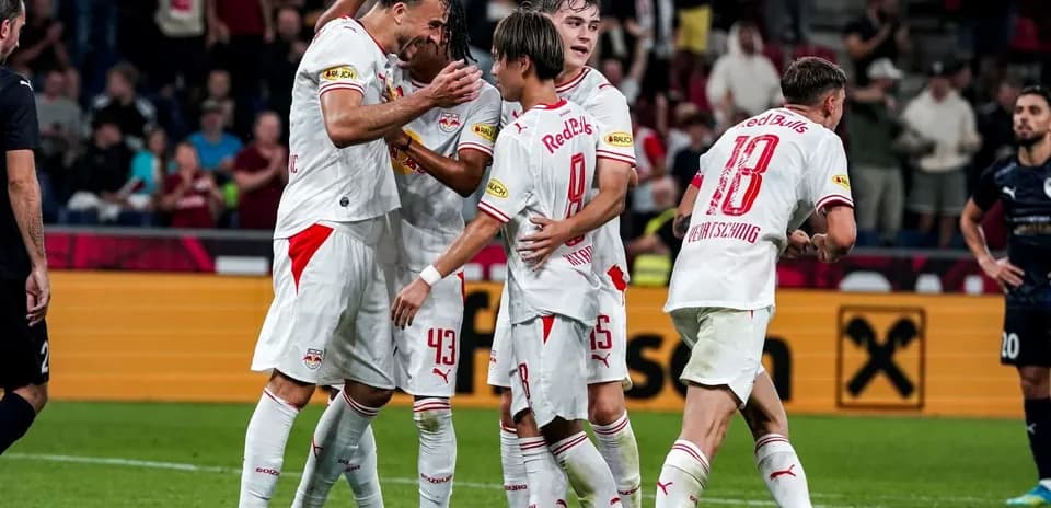 Jugadores de Red Bull Salzburg celebrando un gol