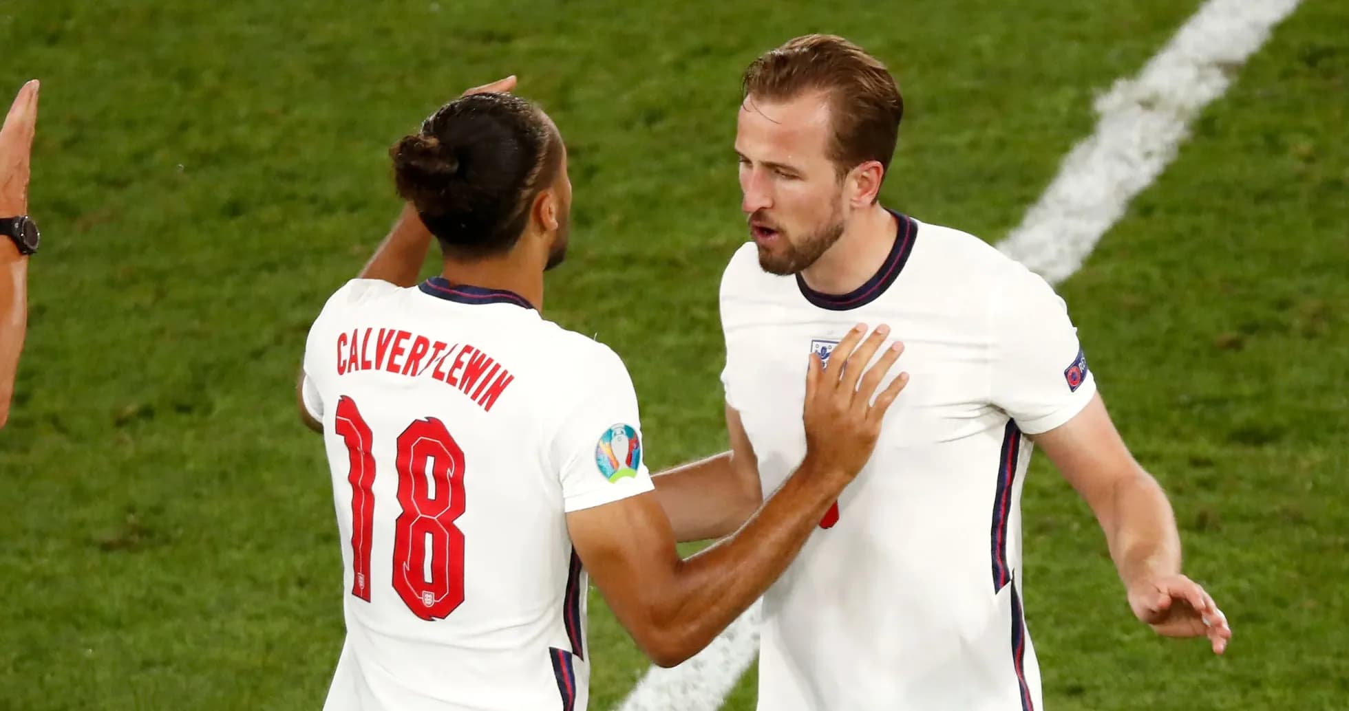Jugadores de Inglaterra celebrando un gol en el partido
