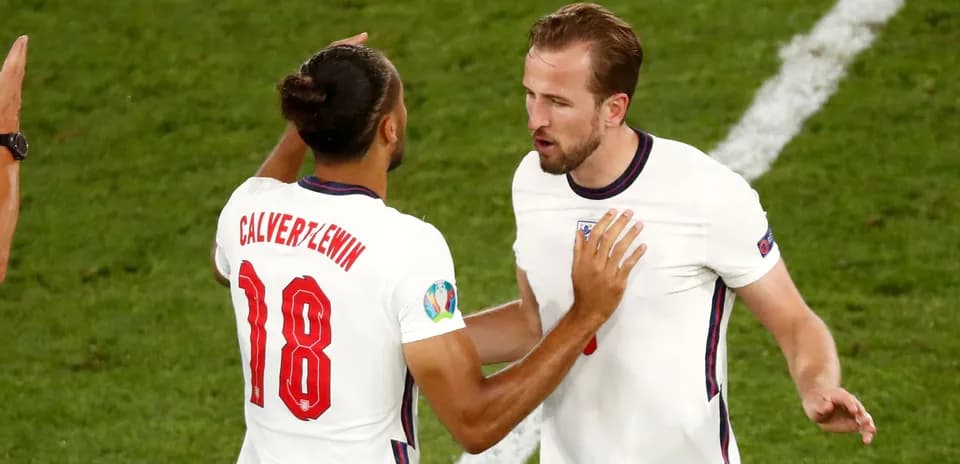 Jugadores de Inglaterra celebrando un gol en el partido