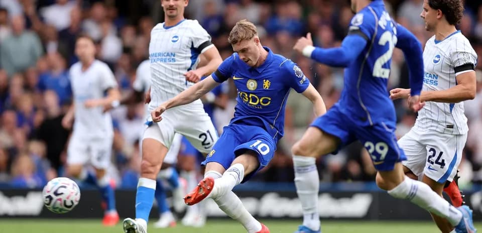 Jugador de Chelsea dispara a puerta contra Brighton
