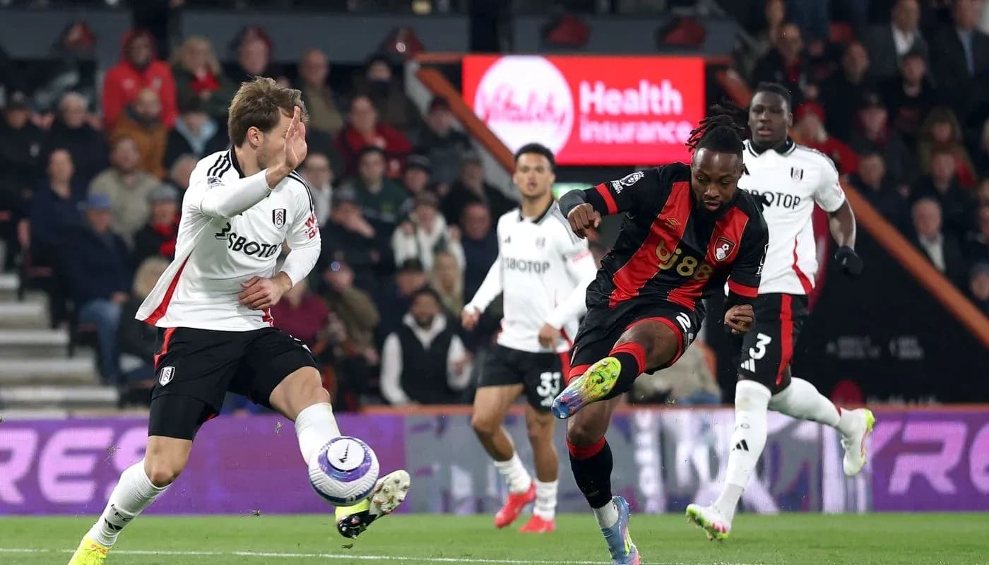 Jugador de Bournemouth disparando en el partido