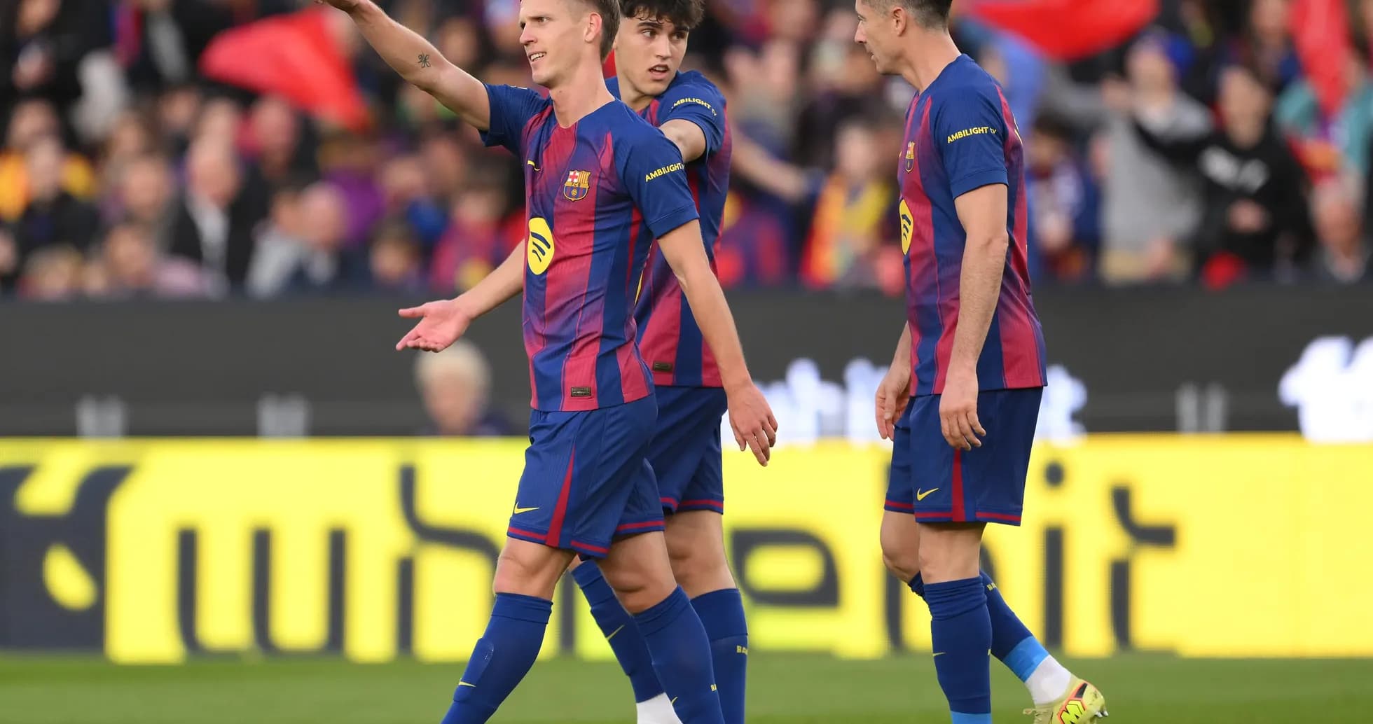 Jugadores del Barcelona celebrando en el campo