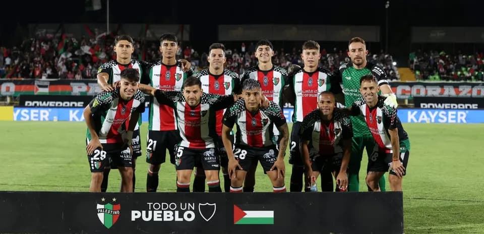 Jugadores de Palestino posando para la foto