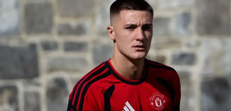Jugador de Manchester United en camiseta roja