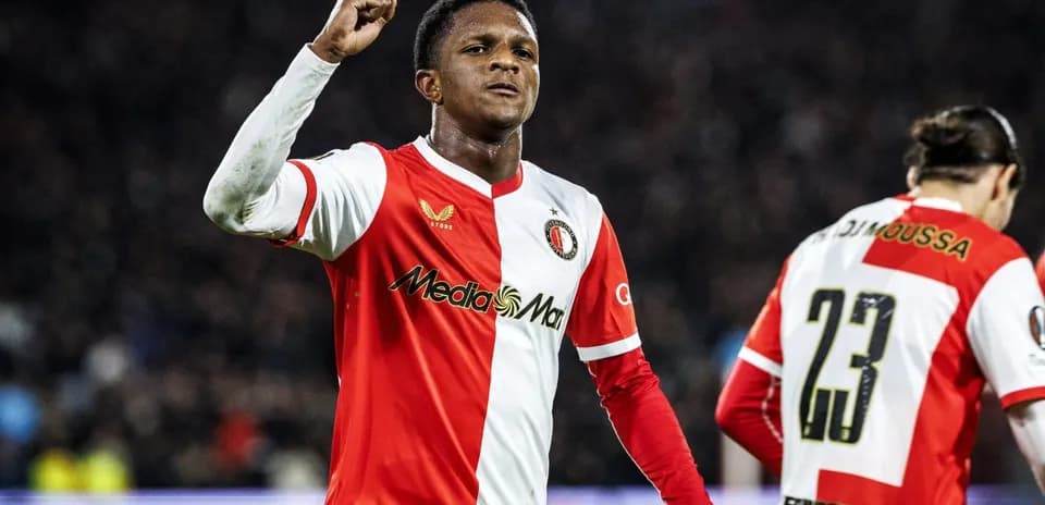 Jugador de Feyenoord celebrando un gol en el partido