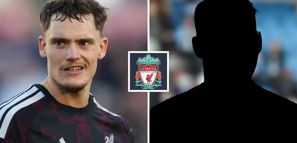 Jugador de Liverpool con uniforme de entrenamiento