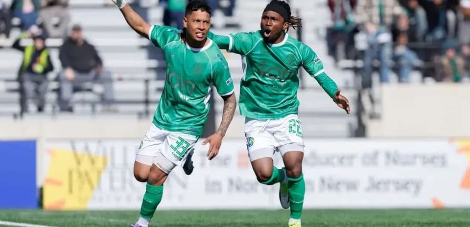 Jugadores del NY Cosmos celebrando un gol
